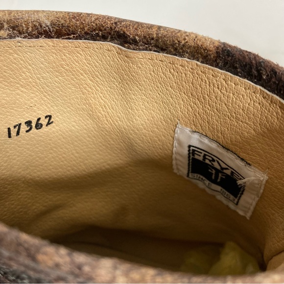 FRYE WOMEN'S PHILLIP STUDDED HARNESS BOOTS ROUND TOE Crackled Leather 9.5 Brown - Picture 12 of 15